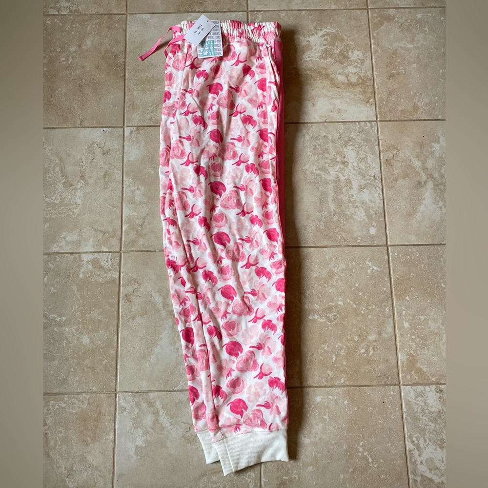 🌹 Lularoe Jax jogger pants. White w/pink roses. Valentine’s Day collection. 2XL